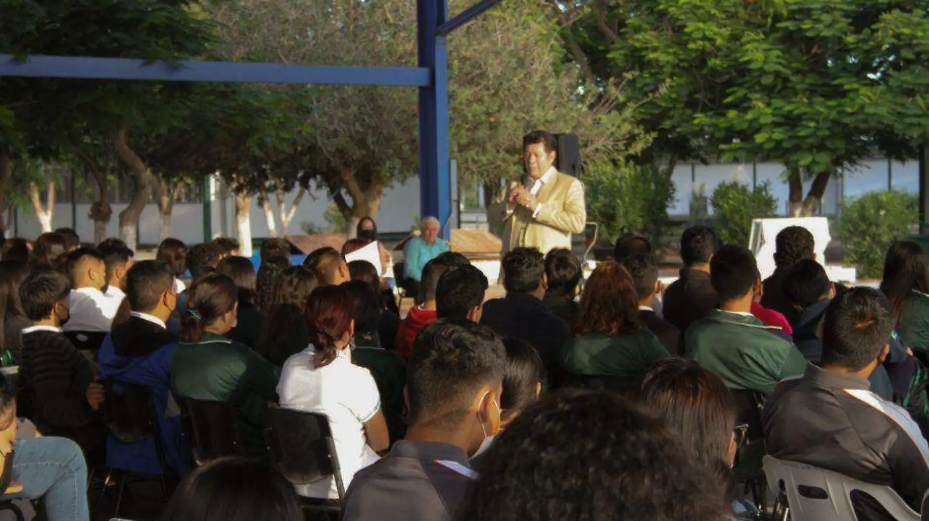 Enoc Leaño Comondú estudiantes